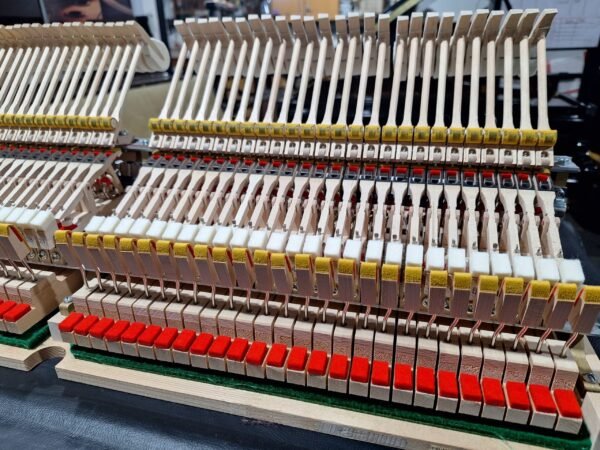 Piano de Cauda Yamaha GB1K SILENT SG2 - Usado 2016 - Imagem 4
