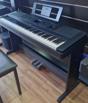 Piano Digital Yamaha DGX-660 Usado (2020)