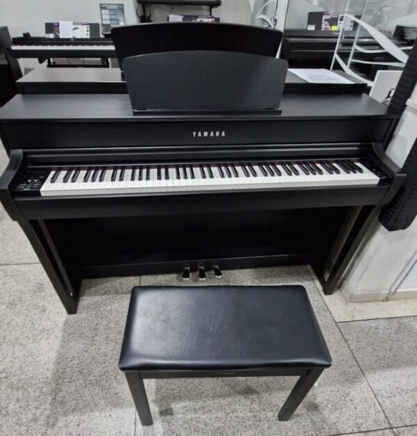 Yamaha Clavinova CLP-735 Seminovo