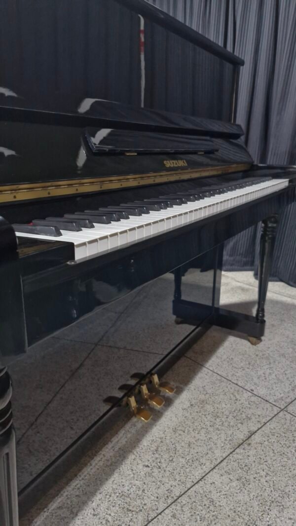 Piano Vertical Suzuki 121E Usado - Imagem 11