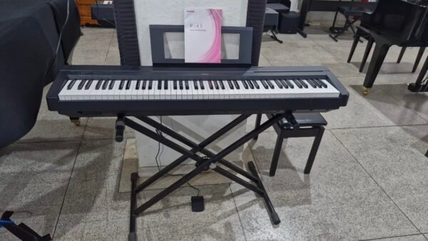 Piano Digital Yamaha P45 Usado