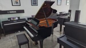 Piano de Cauda Yamaha C2 Usado (2012)
