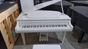 Yamaha Clavinova CLP-765GP WH (usado)