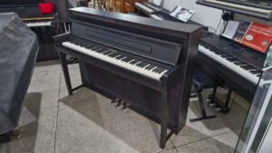 Yamaha Clavinova CLP-785B usada (2022)