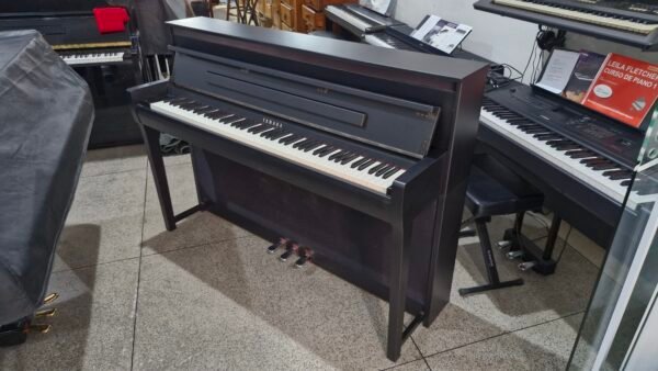 Yamaha Clavinova CLP-785B usada (2022)