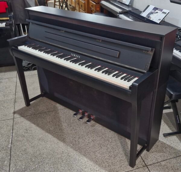 Piano Digital Yamaha Clavinova CLP-785B (2022) (Usado)