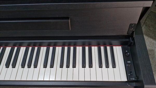 Yamaha Clavinova CLP-785B usada (2022) - Imagem 7