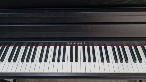Yamaha Clavinova CLP-785B usada (2022) - Imagem 6