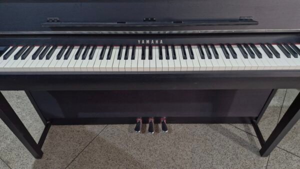 Yamaha Clavinova CLP-785B usada (2022) - Imagem 4