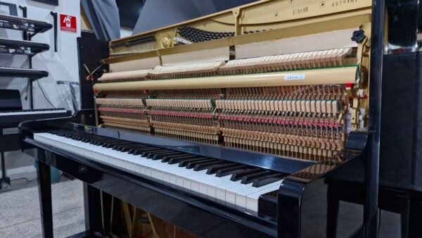 Piano Vertical usado Yamaha U10 (1988) - Imagem 2