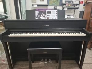 Yamaha Clavinova CLP-775 (Usado 2024)