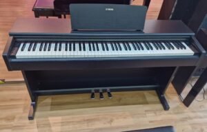 Piano Digital Yamaha ARIUS YDP-145 SEMINOVO